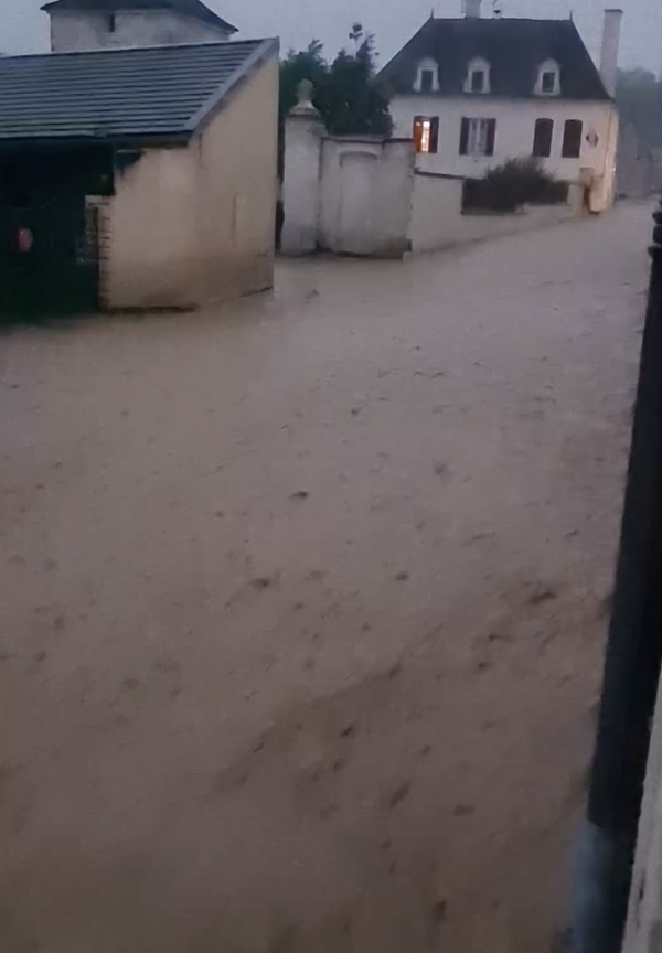 Impressionnants orages dans l'Ouest de la Bourgogne ce samedi soir 