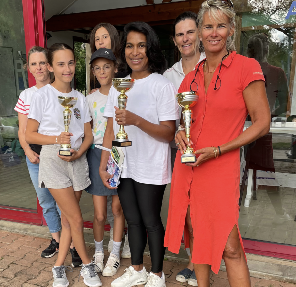  Michèle Rochette, Lara Simonato, Raphaëlle Levieux,  le trio gagnant de la régate " Femme à la barre".