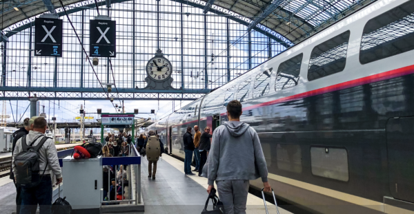 Etudiants et apprentis, saviez-vous que vous pouvez bénéficier du tarif social SNCF pour vos trajets en train ? 