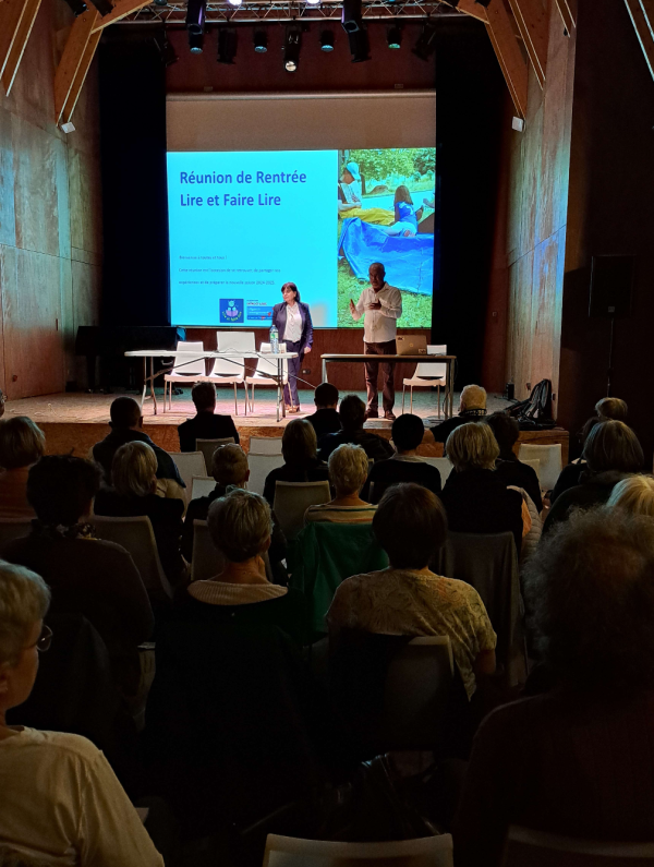 Réunion de rentrée de l'association Lire et Faire Lire 71 à Montceau-les-Mines : un nouvel élan pour la promotion de la lecture auprès des enfants.