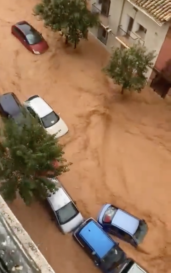 Impressionnantes inondations dans la région de  Valence en Espagne 