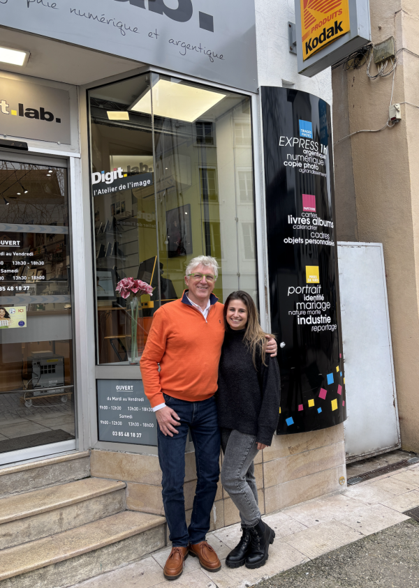 A Chalon sur Saône, place de Beaune... une enseigne de 40 ans change de mains 