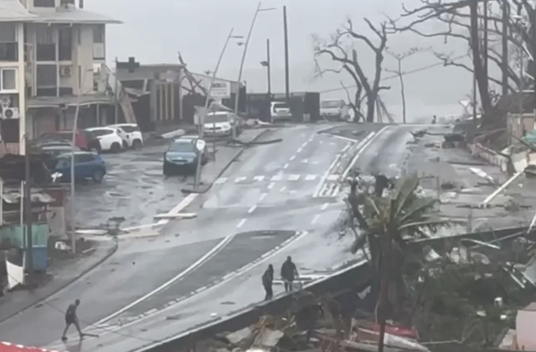 Scènes apocalyptiques à Mayotte avec l'arrivée du cyclone Chido 