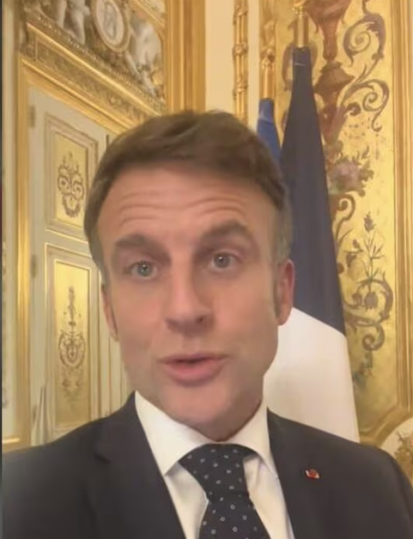 Quand un Président de la République répond à un influenceur... Franchement il n'y a pas plus urgent ? 