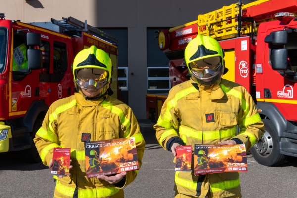 Les sapeurs-pompiers de Chalon sur Saône démarrent la tournée du calendrier 2025 le 2 novembre 