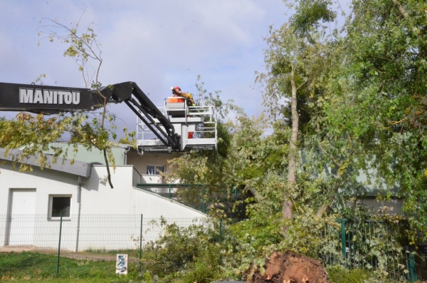 TEMPETE KIRK - A Chalon sur Saône, les services techniques mobilisés pour le nettoyage 