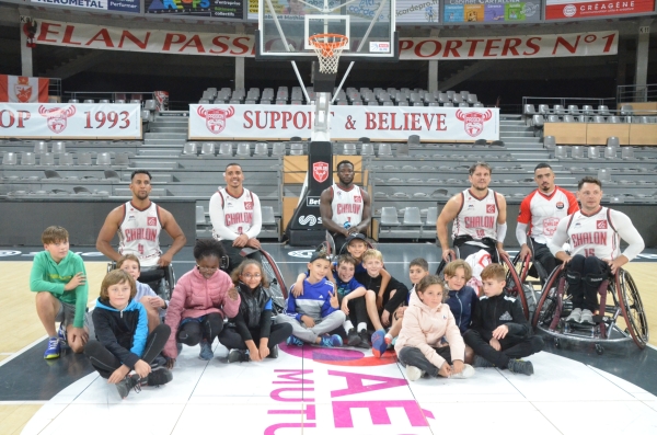 BASKET FAUTEUIL ELITE - Les jeunes du Tennis Club Chalon venus supporter leurs aînés 