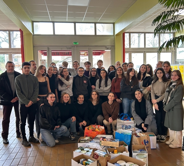 Collecte solidaire au lycée Pontus de Tyard