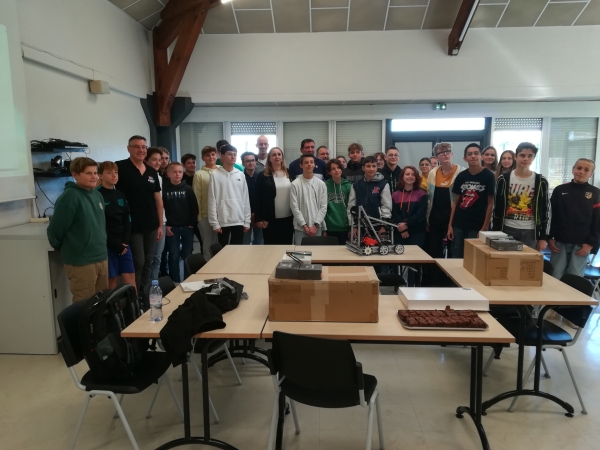 Le collège En Bagatelle et le lycée Gabriel Voisin de Tournus se lancent de le challenge Robotique FIRST France