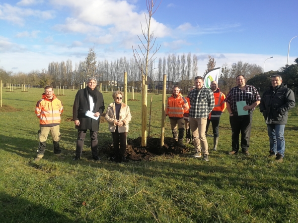 La ville de Chalon officialise une nouvelle forêt urbaine autour du lac des Près Saint Jean 