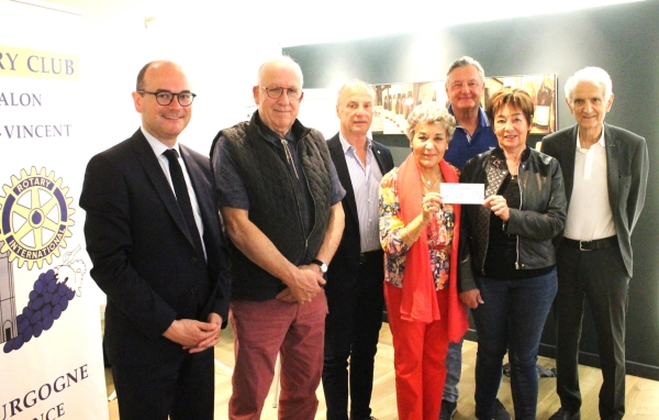 Le Rotary Chalon Saint-Vincent fait un don de 1 000 € à l’association l’Outil en Main du Grand Chalon