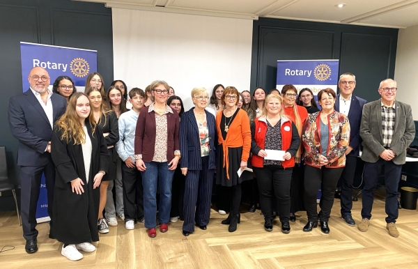 Dans le cadre d’Octobre rose le Rotary Chalon Bourgogne Niépce fait un don de 1 100 € à Ailes aident et CoraSaône 