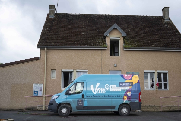 Van71, le service d’accompagnement numérique  du Département de Saône-et-Loire, repart en tournée