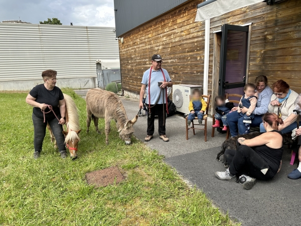 Une rencontre intergénérationnelle inoubliable à la résidence des Hirondelles 