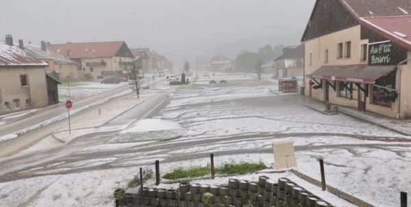 Nos voisins du Haut Doubs encore sous la grêle ce lundi après-midi.