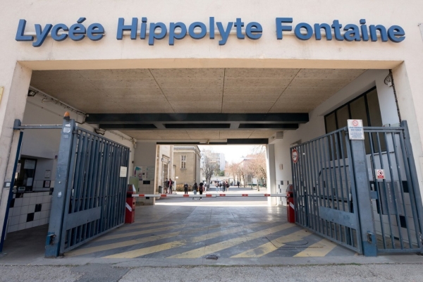 Agression au couteau d'un jeune homme de 16 ans devant le lycée Hippolyte Fontaine à Dijon