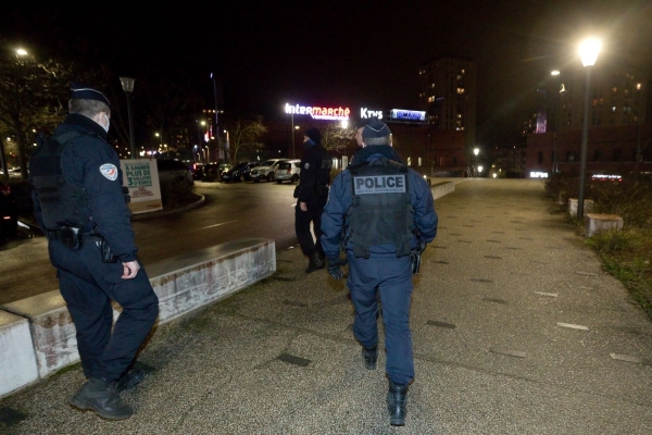 AGRESSIONS AU COUTEAU - Les CRS mobilisés à Dijon dans le cadre d'une opération