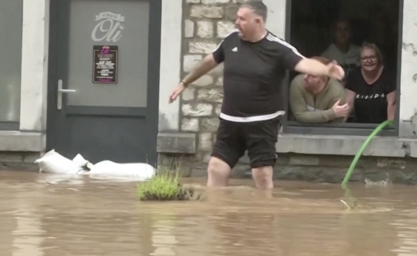 Inondations en Belgique: à Liège la population invitée à évacuer les bords de Meuse