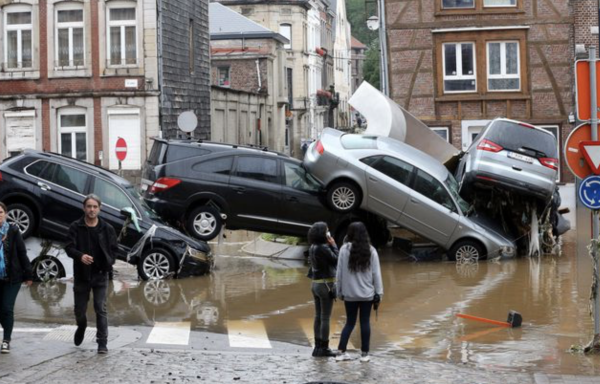 Rues dévastées en Allemagne, évacuations en Belgique... Les dégâts impressionnants des inondations en Europe