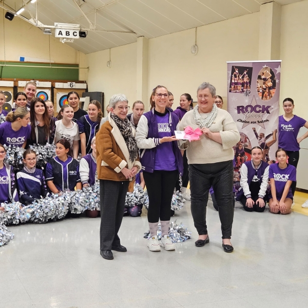 OCTOBRE ROSE - Les Rock Cheerleaders de Chalon ont apporté leur soutien  à Toujours Femme 