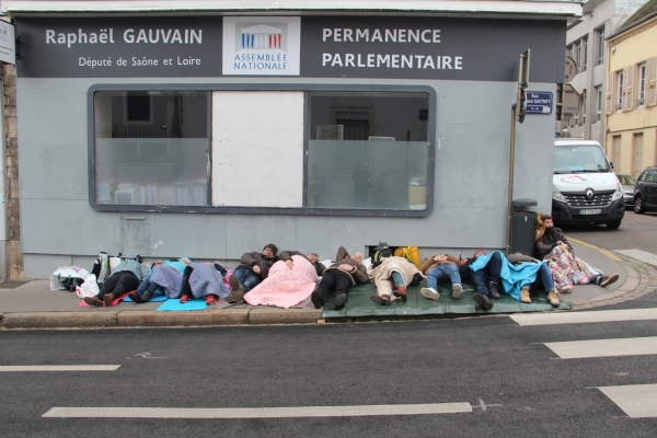 Des membres du Collectif Chalonnais Anti-passes et Liberté vaccinale ont rencontré le député Raphaël Gauvain