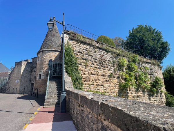 « De ville en cave », une balade dans l’Histoire de Beaune avec Sarah, guide passionnée