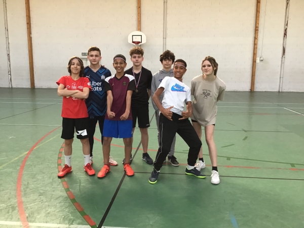 Après-midi futsal réussi pour les élèves de  4e et 3e du collège Le Devoir