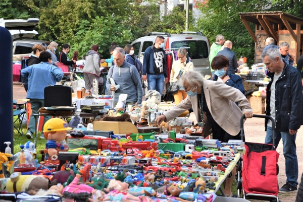 Vif succès pour la brocante-marché aux puces organisé par le Comité de quartier Saint Cosme-Bellevue