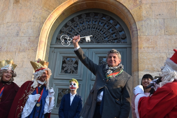 La clef de la ville a été rendue par Cabache au  1er magistrat de la Ville à l’audience du tribunal