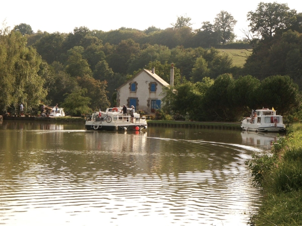 Morvan : Canal du Nivernais un outil de transport adapté au tourisme fluvial 