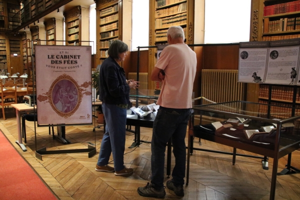 Clin d’'œil info-chalon à l’exposition ‘Et si le cabinet des fées vous était conté ?’ à la Bibliothèque Adultes