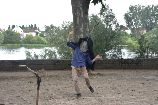 Festival Chalon Dans la Rue : Info Chalon a assisté à la répétition du spectacle d’Andrea Sperotto ‘ Un Buco-un trou’