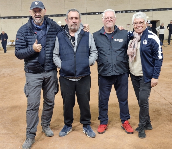 La quadrette de la Boule Saint Jean, Chevaux Bertheau, Leureaud, Blondet, termine invaincue et se classe dans le top 3 du concours quadrette vétérans du Creusot 