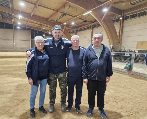 Boulodrome de Chalon-sur-Saône : La quadrette de la Boule Saint Jean : Jaccoux-Blondet-Leureaud-Bertheau termine invaincue et se classe 2ème du concours de la Boule d’Or Chalonnaise