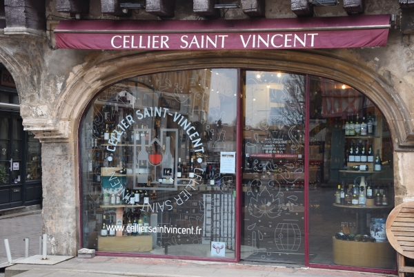 Pour satisfaire toutes les envies des amateurs de vins et spiritueux, une adresse à retenir: Le Cellier Saint Vincent!