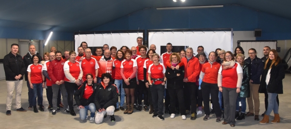 Remise d’équipements par la société Transdev / Zoom aux adultes licenciés du Grand Chalon Athlétisme