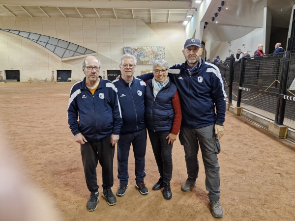 La quadrette de la Boule Saint Jean, Richard Bertheau, Leureaud, Blondet, termine invaincue et se classe dans le top 3 du concours quadrette vétérans du Creusot 