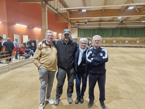 Boules Lyonnaises : ‘Riton, La Marie, le Gilou et  le Mammouth, dans le top 4 du concours quadrette vétérans de Montceau-les-Mines !