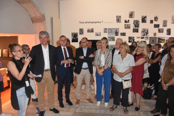 Une cérémonie officielle d’ouverture du Festival Chalon dans la Rue sur fond de spectacles