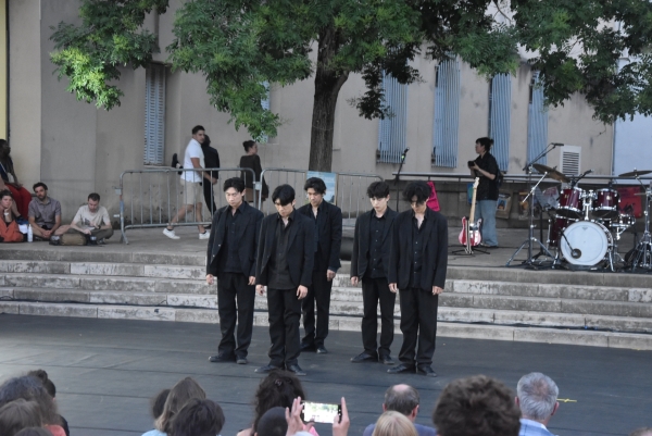 Chalon dans la Rue, Modern Table Darkness Poomba, des danses et acrobaties qui vous font voyager en Corée du Sud 