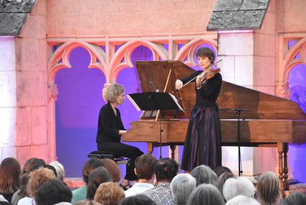 Le dernier concert de la saison du cloître 2024 avec ‘l’Ensemble Artifices et Alice Julien-Laferrière’  a séduit le public chalonnais