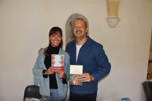 C’était le stand glamour de la 4e édition du Salon des Auteurs de Bourgogne Franche-Comté  ‘Le Cloître des Livres’