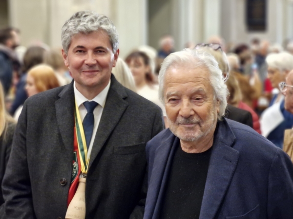 Pierre Arditi accompagne les vignerons pour la ‘Messe de la Saint-Hubert’ célébrée en l’honneur des viticulteurs