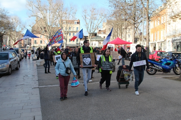 Une centaine de personnes dans les rues de Chalon-sur-Saône pour la 31ème manifestation anti-passes