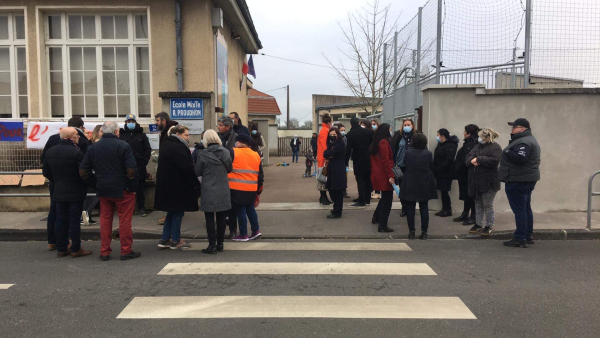 Fermeture de classe à l'école des Charreaux : la mobilisation des parents d'élèves et habitants du quartier se poursuit