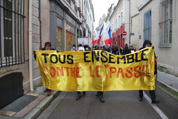 Mobilisation anti-passes en forte baisse : 104 personnes dans les rues de Chalon-sur-Saône