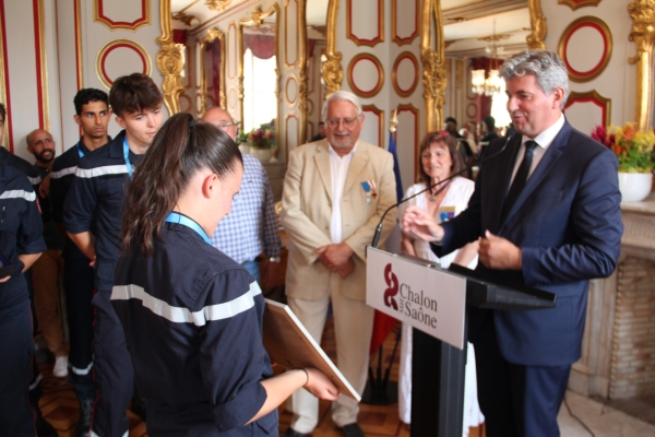 Retour sur la réception donnée en l'honneur des jeunes sapeurs-pompiers de Chalon-sur-Saône décorés du 1er prix de l'Ordre national du mérite