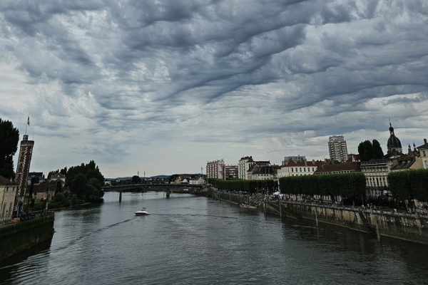 Nos politiques sont-ils capables de se baigner dans la Saône ?