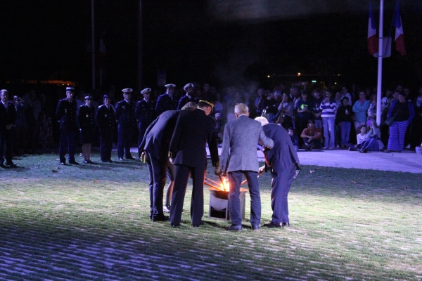 80ème anniversaire de la Libération de Chalon-sur-Saône : Illumination au Monument aux morts