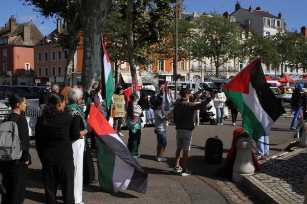 Rassemblement sur la Place de Beaune pour un cessez-le-feu à Gaza